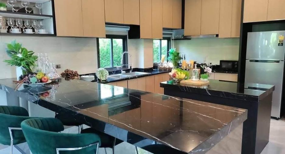 For rent and for sale 4 bedrooms villa in Huay Yai, Pattaya