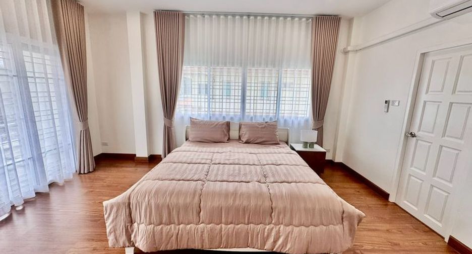 Casa en alquiler de 3 habitaciones en Si Racha, Chonburi