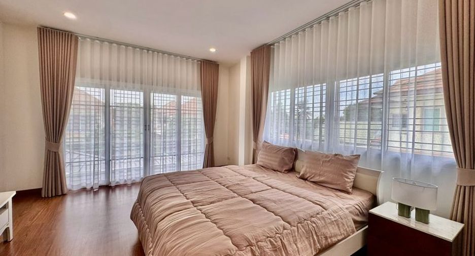 Casa en alquiler de 3 habitaciones en Si Racha, Chonburi