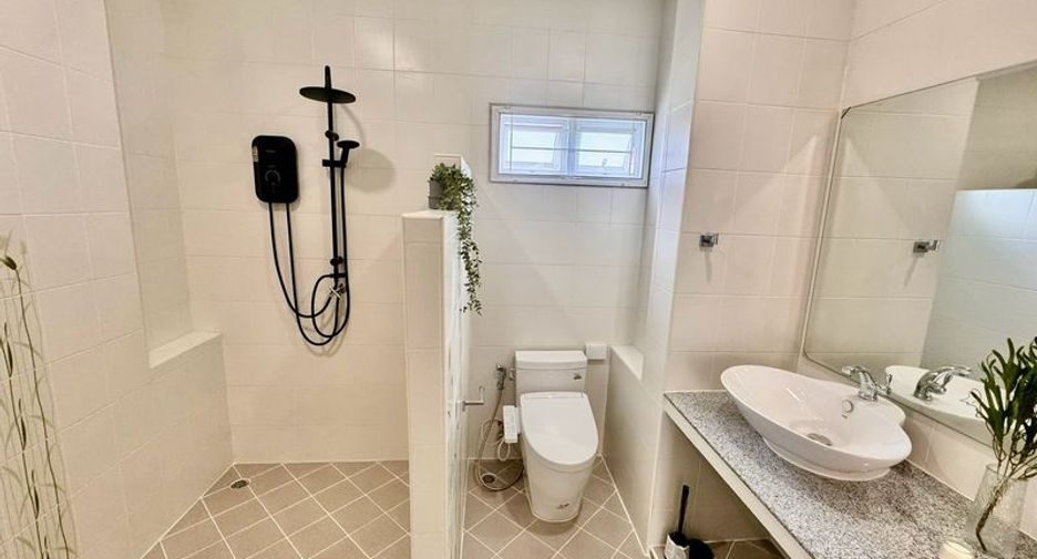 Casa en alquiler de 3 habitaciones en Si Racha, Chonburi