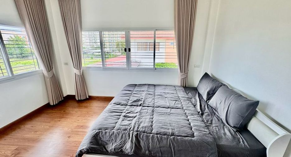 Casa en alquiler de 3 habitaciones en Si Racha, Chonburi