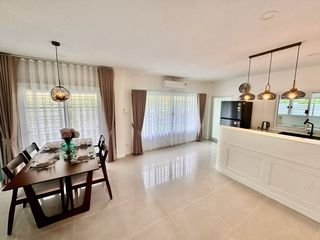 Casa en alquiler de 3 habitaciones en Si Racha, Chonburi