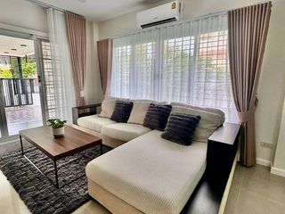 Casa en alquiler de 3 habitaciones en Si Racha, Chonburi