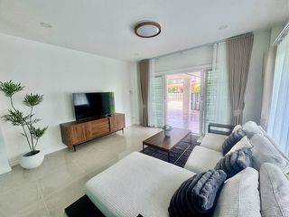 Casa en alquiler de 3 habitaciones en Si Racha, Chonburi