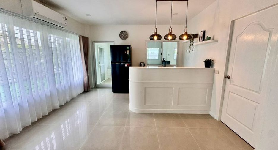 Casa en alquiler de 3 habitaciones en Si Racha, Chonburi