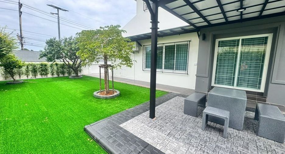 Casa en alquiler de 3 habitaciones en Si Racha, Chonburi