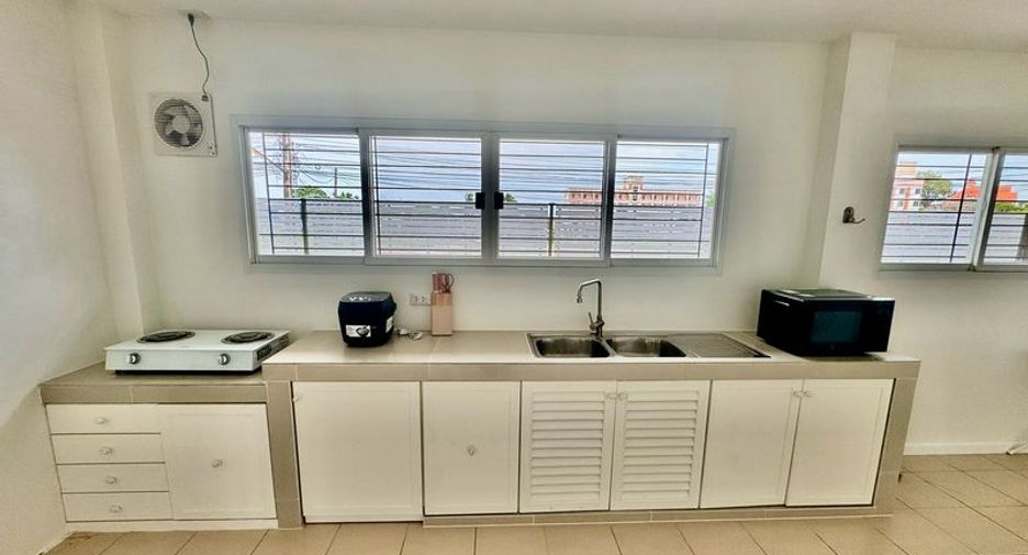 Casa en alquiler de 3 habitaciones en Si Racha, Chonburi