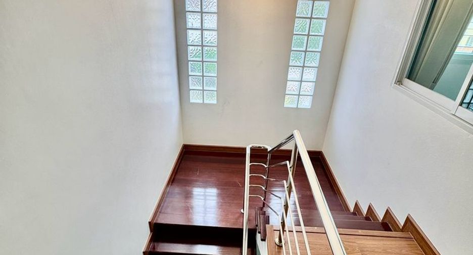 Casa en alquiler de 3 habitaciones en Si Racha, Chonburi
