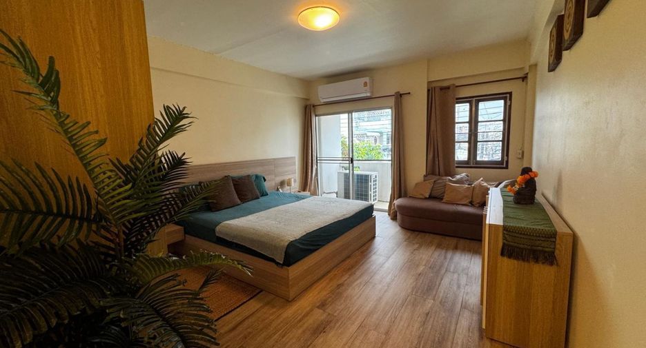 For rent 3 bedrooms townhouse in Bang Na, Bangkok