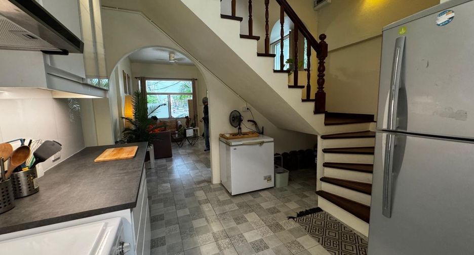 For rent 3 bedrooms townhouse in Bang Na, Bangkok