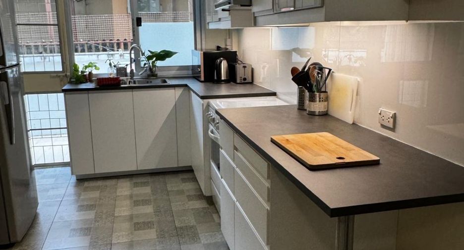 For rent 3 bedrooms townhouse in Bang Na, Bangkok