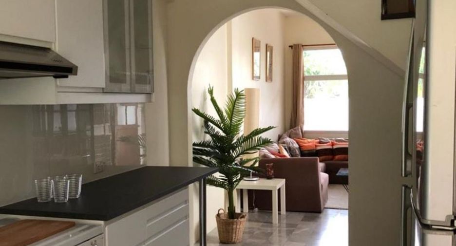 For rent 3 bedrooms townhouse in Bang Na, Bangkok