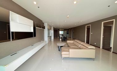 For rent 3 bedrooms condo in Yan Nawa, Bangkok