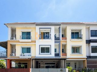 For sale 3 bedrooms house in Yan Nawa, Bangkok