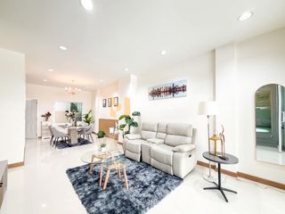 For sale 3 bedrooms house in Yan Nawa, Bangkok