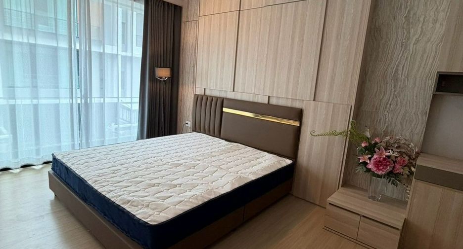 For rent 3 bedrooms townhouse in Saphan Sung, Bangkok
