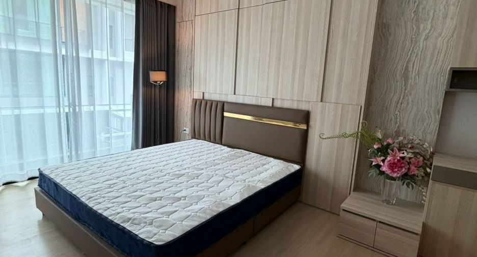 For rent 3 bedrooms townhouse in Saphan Sung, Bangkok