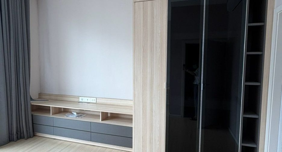 For rent 3 bedrooms townhouse in Saphan Sung, Bangkok