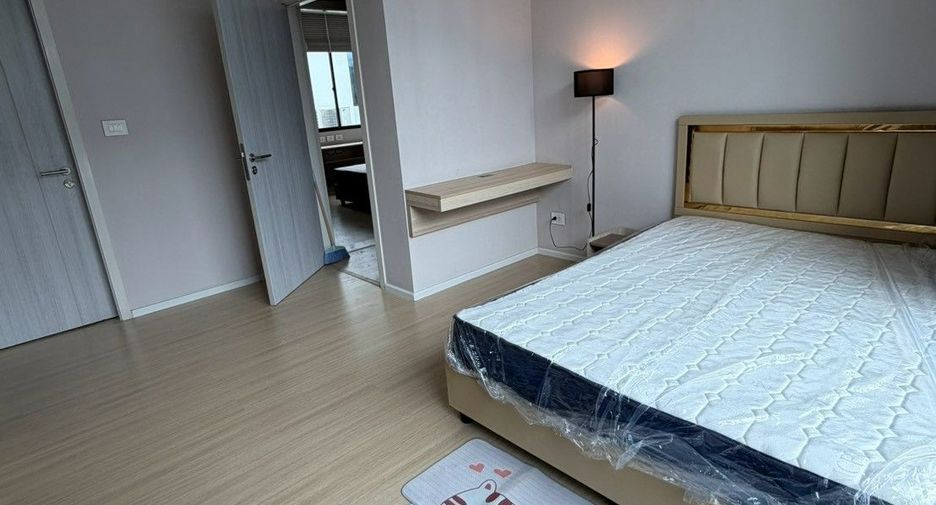For rent 3 bedrooms townhouse in Saphan Sung, Bangkok