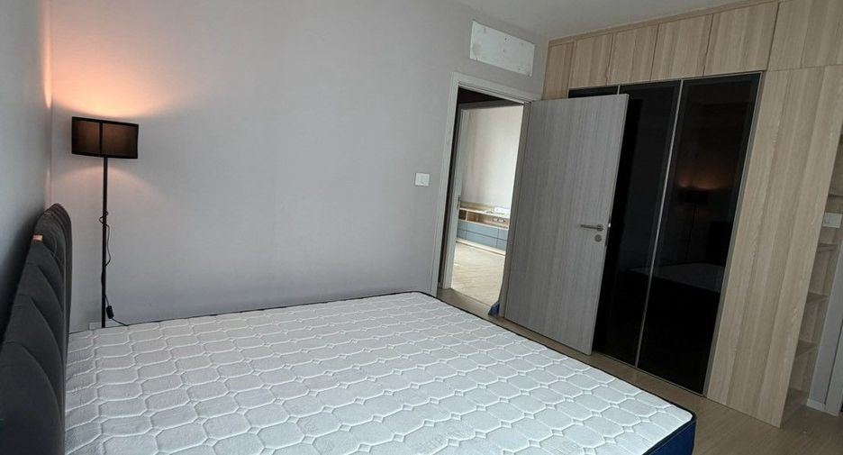 For rent 3 bedrooms townhouse in Saphan Sung, Bangkok