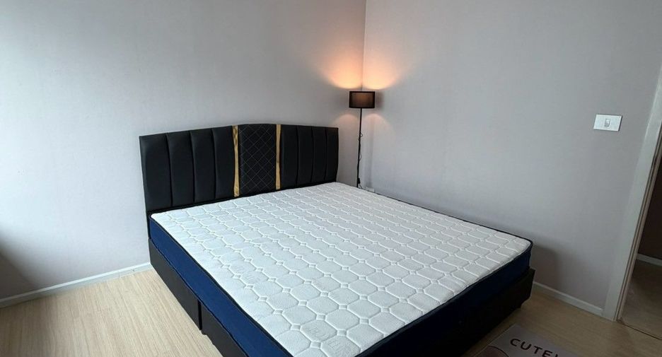 For rent 3 bedrooms townhouse in Saphan Sung, Bangkok