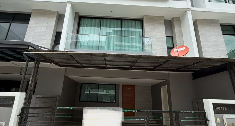 For rent 3 bedrooms townhouse in Saphan Sung, Bangkok