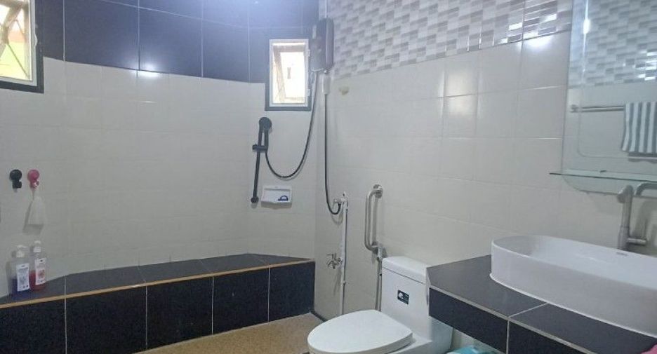 For sale 3 bedrooms house in Nakhon Chai Si, Nakhon Pathom