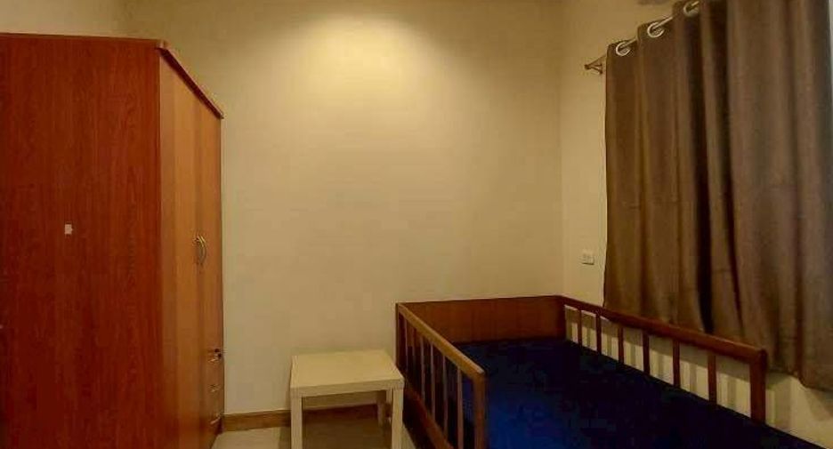 Casa adosada en alquiler de 4 habitaciones en Prawet, Bangkok