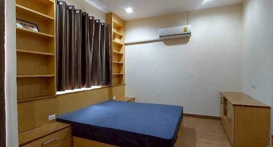 Casa adosada en alquiler de 4 habitaciones en Prawet, Bangkok