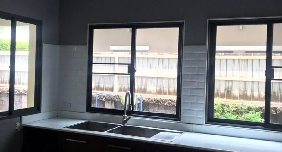 For rent 4 bedrooms house in Suan Luang, Bangkok