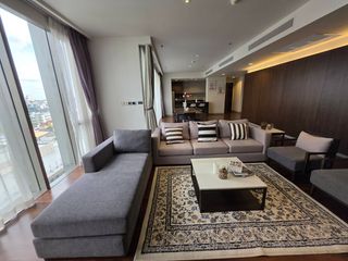 À louer 4 chambres appartement avec services à Khlong Toei, Bangkok