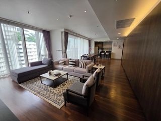 À louer 4 chambres appartement avec services à Khlong Toei, Bangkok
