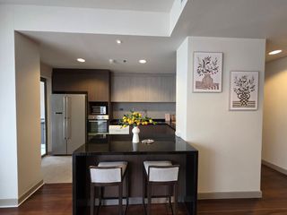 À louer 4 chambres appartement avec services à Khlong Toei, Bangkok