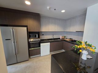 À louer 4 chambres appartement avec services à Khlong Toei, Bangkok