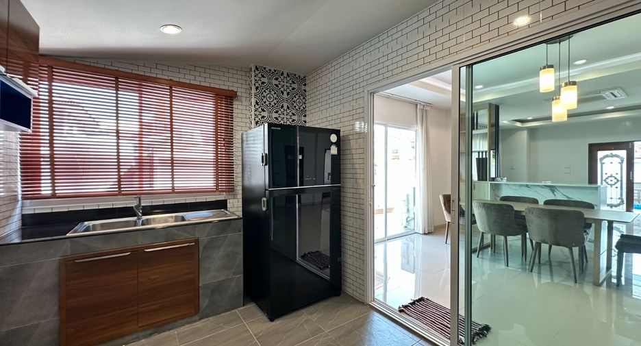 For sale 6 bedrooms villa in Jomtien, Pattaya