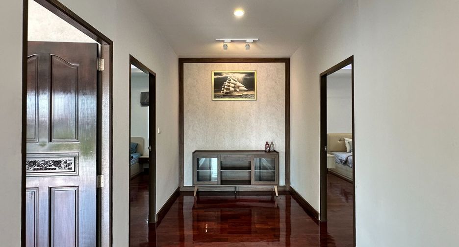 For sale 6 bedrooms villa in Jomtien, Pattaya
