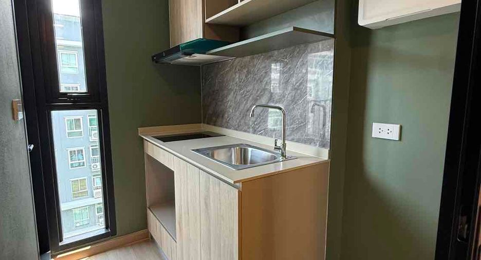 For sale 1 Beds condo in Phra Khanong, Bangkok