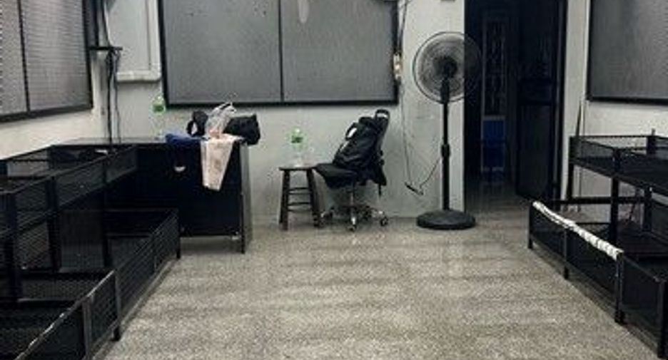 For rent 1 bed retail Space in Pom Prap Sattru Phai, Bangkok