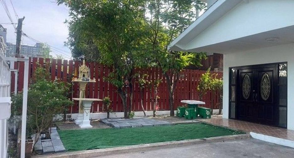 For rent 3 bedrooms house in Bang Na, Bangkok