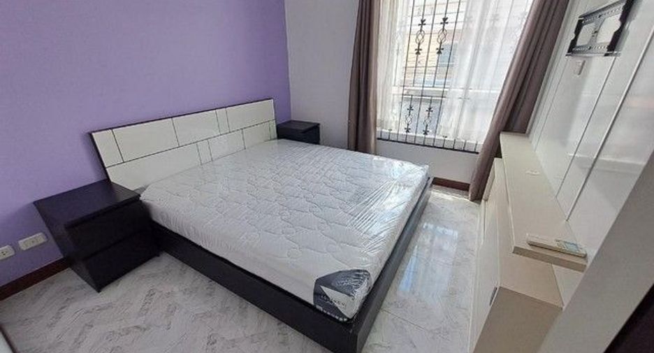 For rent 3 bedrooms townhouse in Suan Luang, Bangkok
