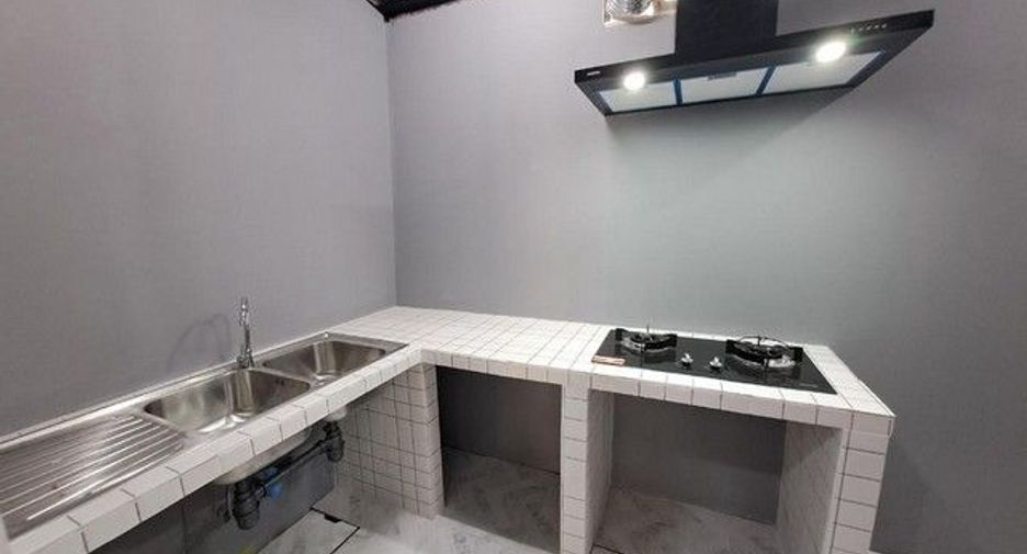For rent 3 bedrooms townhouse in Suan Luang, Bangkok