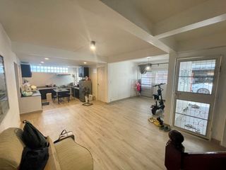 Casa en alquiler de 5 habitaciones en Huai Khwang, Bangkok