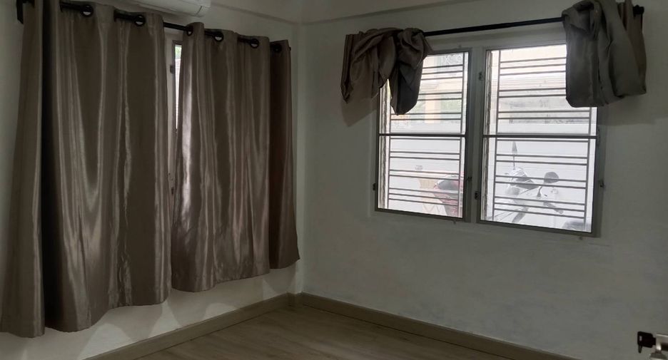 Casa en alquiler de 5 habitaciones en Huai Khwang, Bangkok