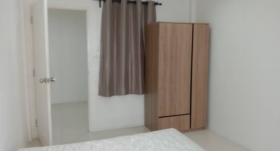 Casa en alquiler de 5 habitaciones en Huai Khwang, Bangkok