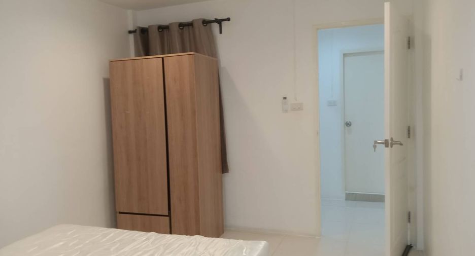 Casa en alquiler de 5 habitaciones en Huai Khwang, Bangkok