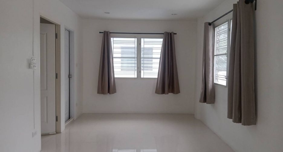 Casa en alquiler de 5 habitaciones en Huai Khwang, Bangkok