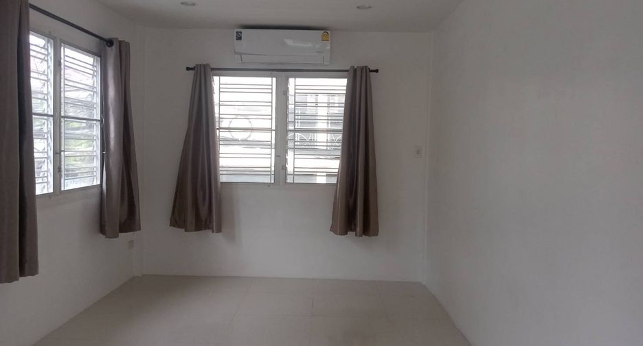Casa en alquiler de 5 habitaciones en Huai Khwang, Bangkok