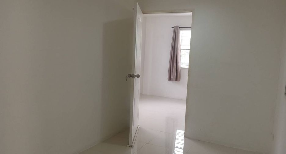Casa en alquiler de 5 habitaciones en Huai Khwang, Bangkok