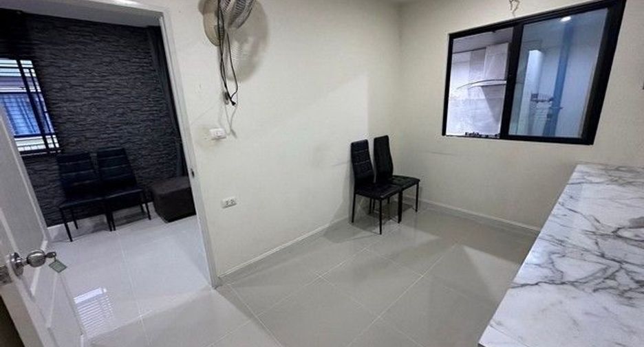 Casa en alquiler de 3 habitaciones en Thanyaburi, Pathum Thani