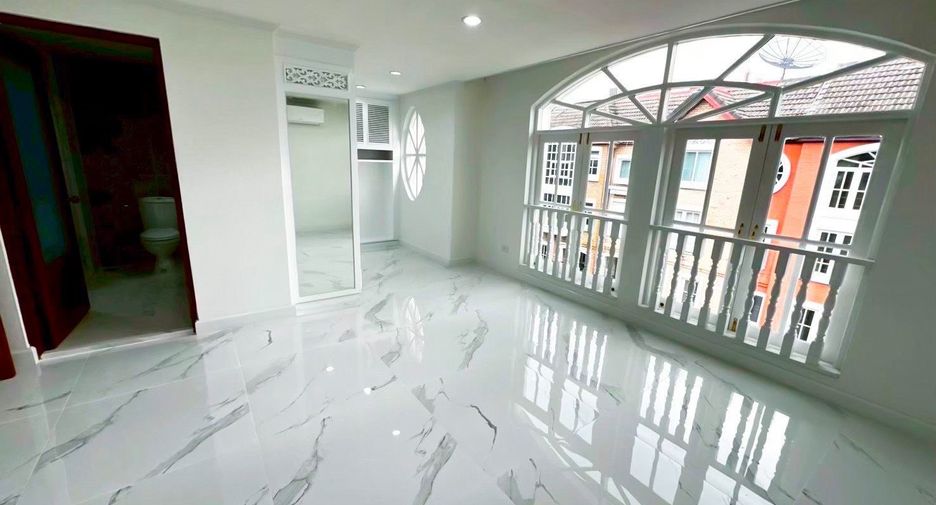 À louer 6 chambres maison à Yan Nawa, Bangkok